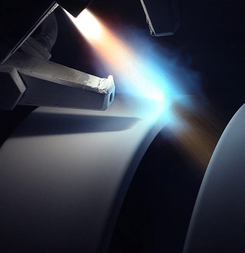 Se detallan los pasos del proceso de limpieza con plasma a baja temperatura.